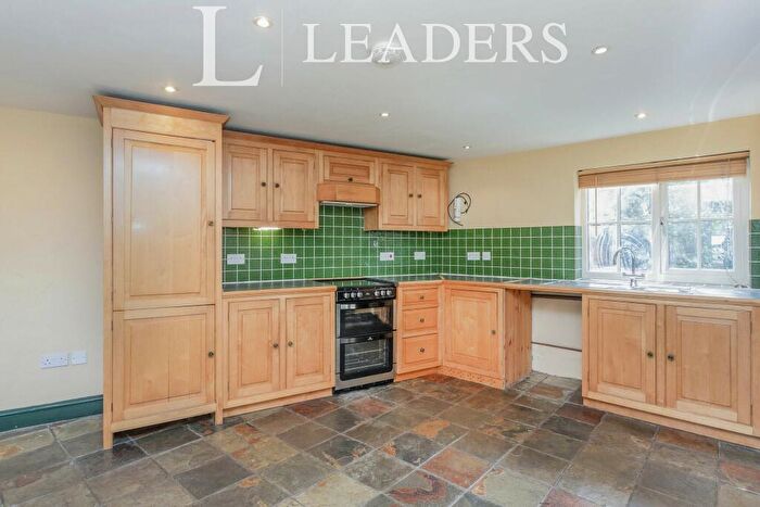 3 Bedroom Cottage To Rent In The Avenue, Whitfield, NN13