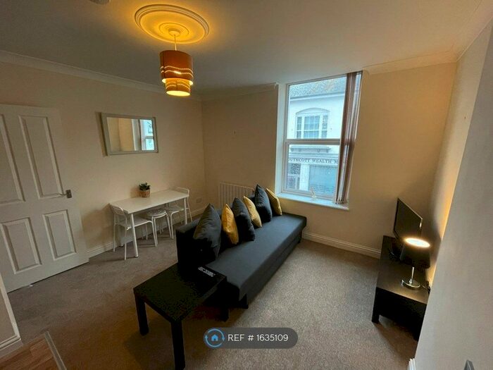 1 Bedroom Flat To Rent In Fore Street, Callington, PL17