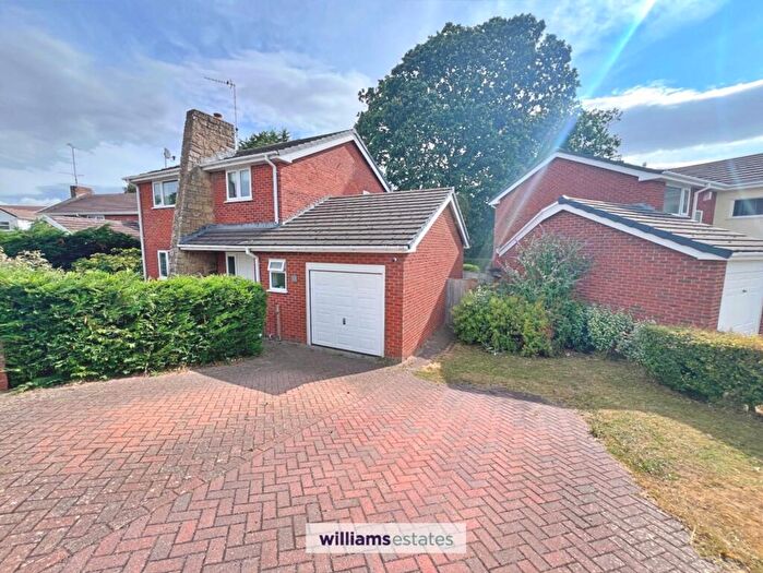 3 Bedroom Detached House For Sale In Greenside, Mold, CH7