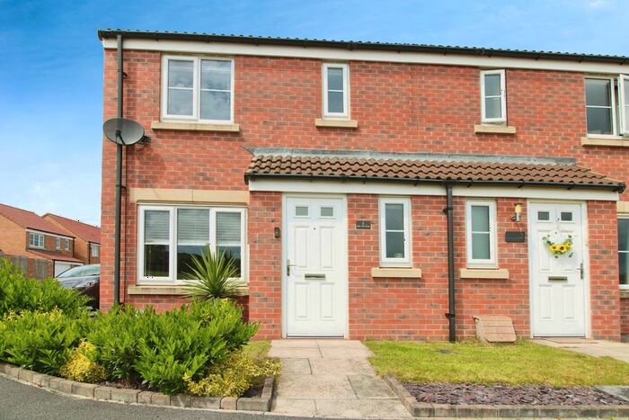 3 Bedroom Semi-Detached House To Rent In Lime Tree Close, Castleford, West Yorkshire, WF10