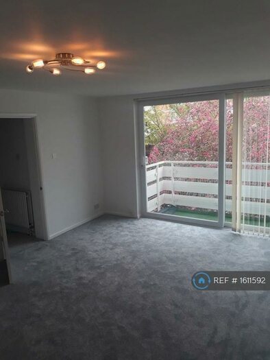 2 Bedroom Flat To Rent In Bath Road, Reading, RG1