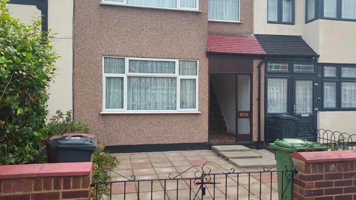 3 Bedroom End Of Terrace House To Rent In Temple Avenue, Dagenham, London, RM8
