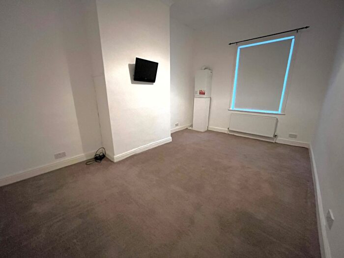 1 Bedroom Property To Rent In Burton Street, Farsley, Pudsey, LS28