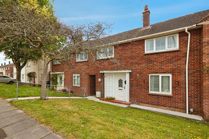 3 Bedroom Terraced House For Sale In Bishopdown Road, Salisbury, SP1