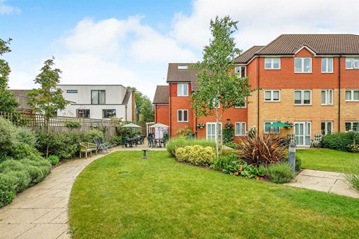 1 Bedroom Flat For Sale In Snakes Lane West, Woodford Green, IG8