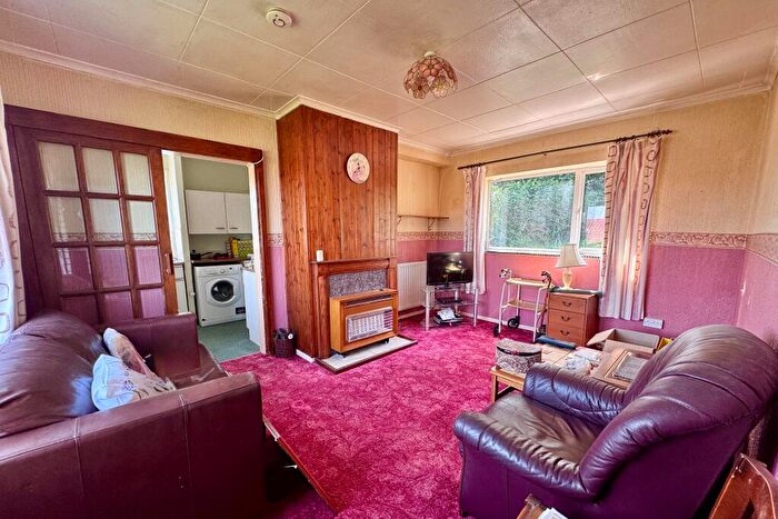 3 Bedroom Semi-Detached House For Sale In Holmes Road, Swanage, BH19 - Photo 4