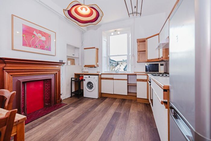 4 Bedroom Flat To Rent In Rankeillor Street, Edinburgh, EH8