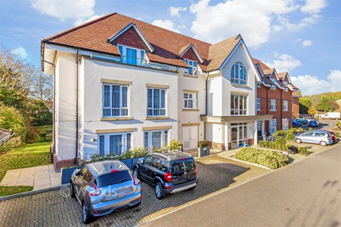2 Bedroom Flat For Sale In Rowhill Road, Swanley, Kent, BR8