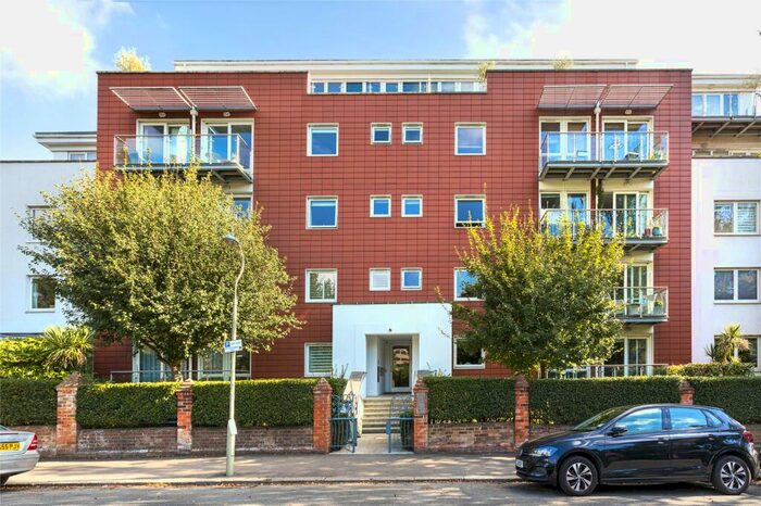 2 Bedroom Apartment To Rent In Preston Park Avenue, Brighton, East Sussex, BN1