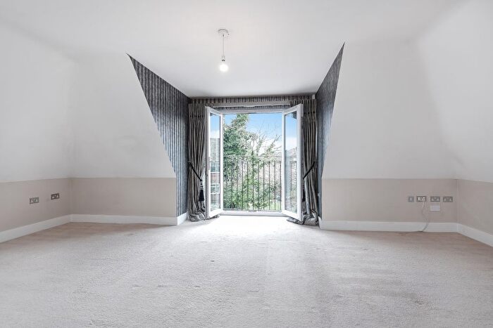 2 Bedroom Flat To Rent In Pavilion Court, Bromley, BR2