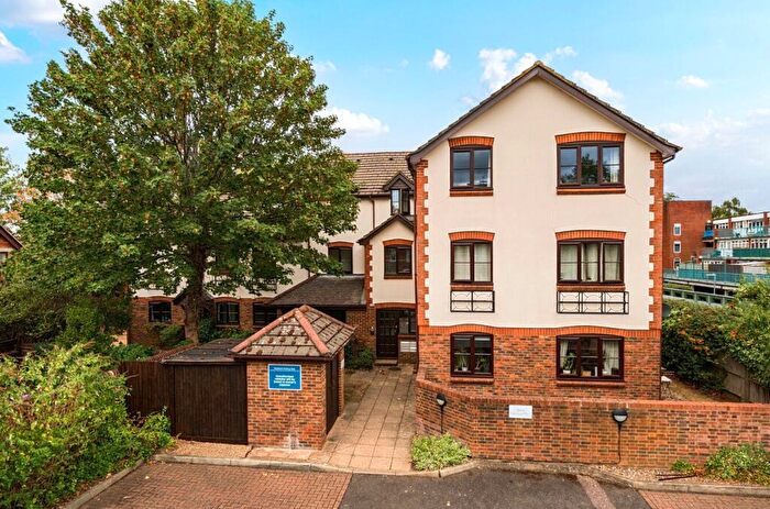 2 Bedroom Flat For Sale In St. Saviours Place, Leas Road, Guildford, Surrey, GU1