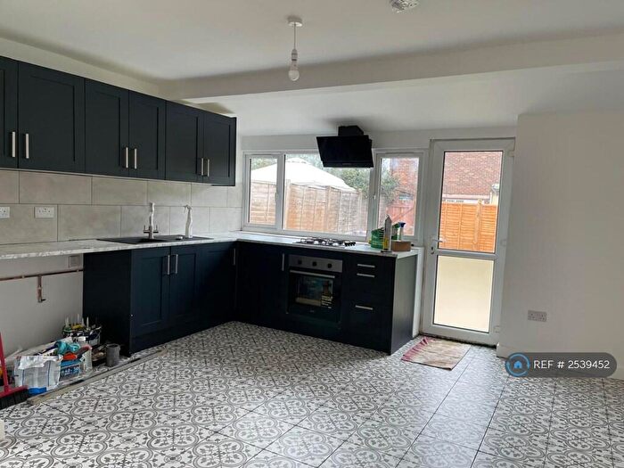 5 Bedroom Bungalow To Rent In Bower Way, Slough, SL1