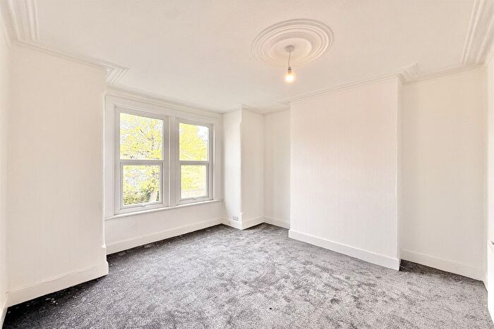 3 Bedroom Maisonette To Rent In Temple Road, W5
