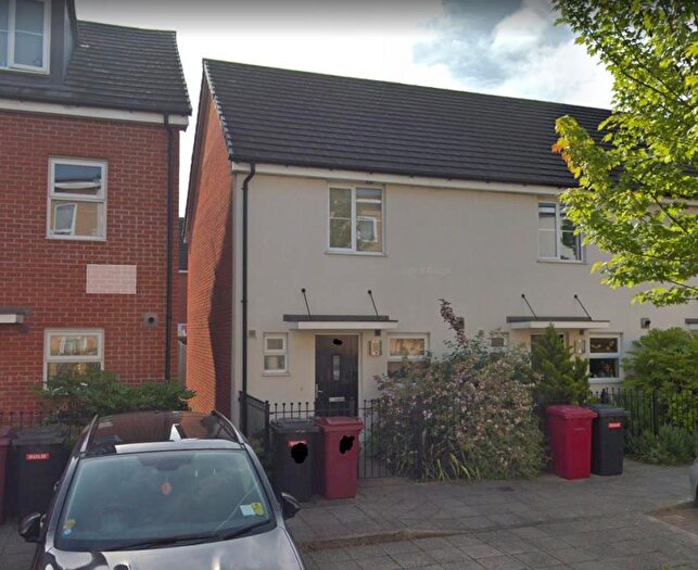 2 Bedroom Semi Detached House To Rent In Havergate Way, Kennet Island, RG2