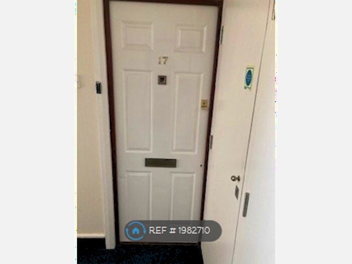 3 Bedroom Flat To Rent In Memorial Avenue, London, E15