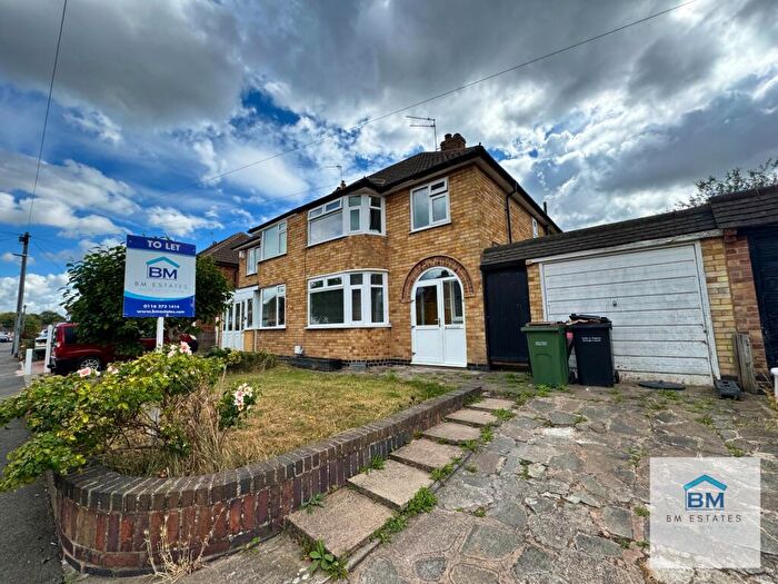 3 Bedroom Semi-Detached House To Rent In Ruskington Drive, Wigston, LE18