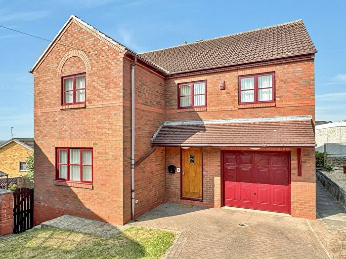 4 Bedroom Detached House For Sale In Hall Park Rise Kippax, Kippax, Leeds, West Yorkshire, LS25