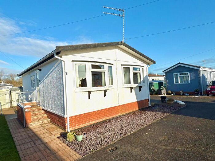 2 Bedroom Park Home For Sale In Beach Farm Park, Arbor Lane, Pakefield, Lowestoft, Suffolk, NR33
