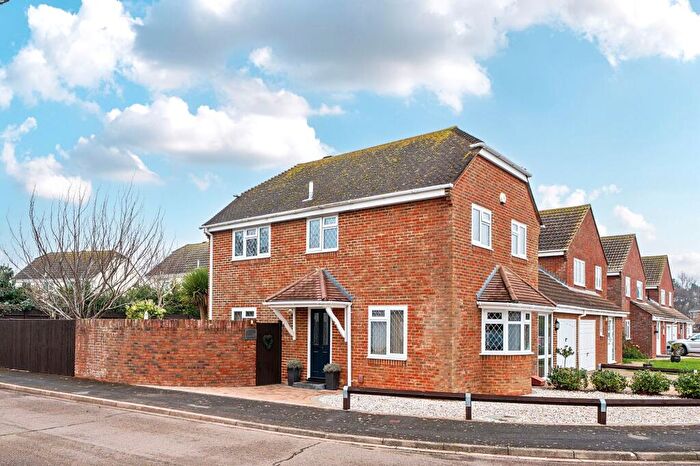 3 Bedroom Link Detached House For Sale In Raycroft Close, Aldwick, Bognor Regis, PO21