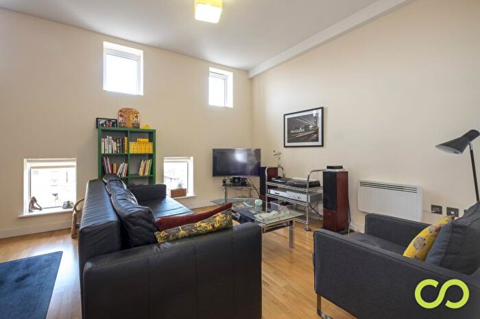1 Bedroom Flat To Rent In The Drapery, Axminster Road, Holloway, N7