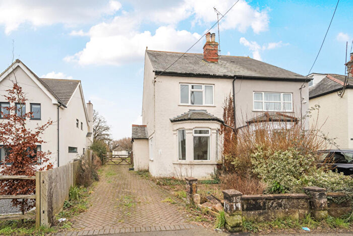 3 Bedroom Semi-Detached House For Sale In Arborfield Road, Shinfield, Reading, Berkshire, RG2