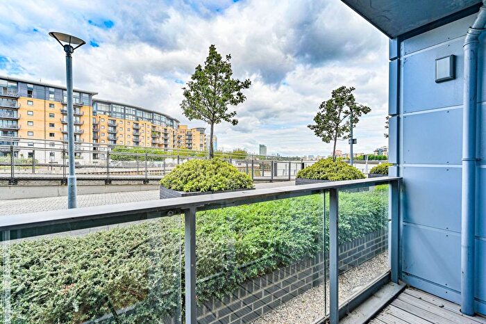 3 Bedroom Flat To Rent In Dowells Street, Greenwich, London, SE10