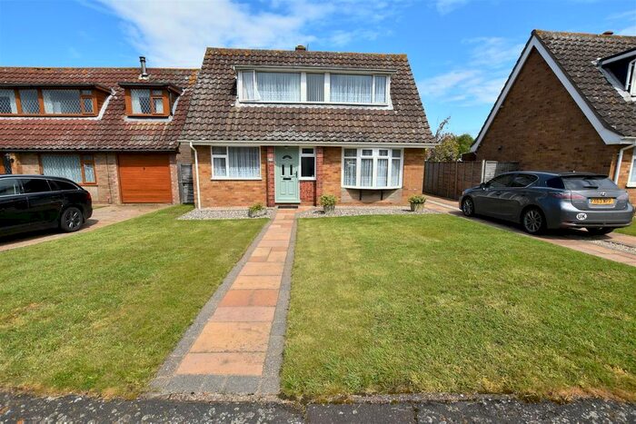 3 Bedroom Chalet For Sale In Staden Park, Trimingham, Norwich, NR11