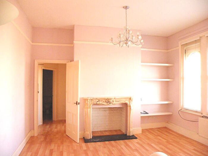1 Bedroom Flat To Rent In Connaught Road - Weymouth, DT4