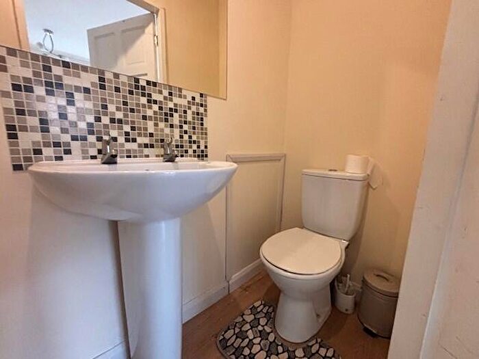 5 Bedroom Semi-Detached House To Rent In Victoria Road, Kirkby In Ashfield, NG17