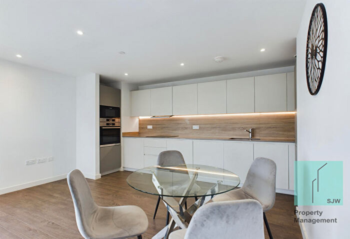 2 Bedroom Apartment To Rent In Sandpiper Building, London, N4