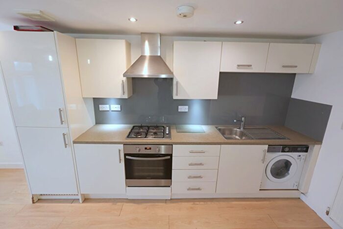 3 Bedroom Flat To Rent In George Lane, London, E18