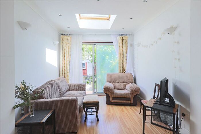 3 Bedroom Flat To Rent In Montana Road, Tooting, London, SW17