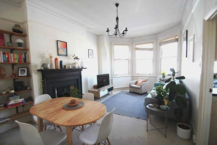 2 Bedroom Flat To Rent In Milton Road, Highgate, N6