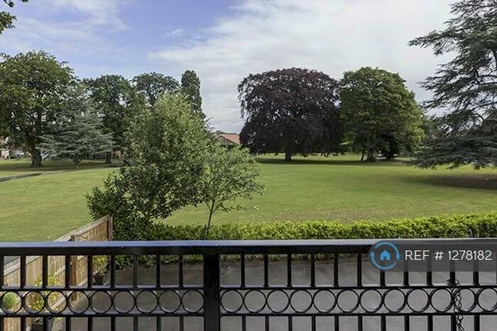 4 Bedroom Semi-Detached House To Rent In Cameron Lane, Fernwood, Newark, NG24