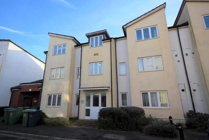 2 Bedroom Flat To Rent In Market Mead, Chippenham, SN15