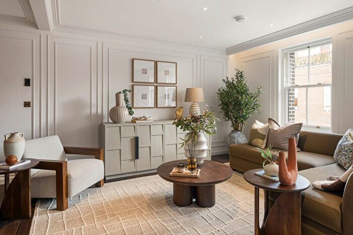 3 Bedroom Flat For Sale In Charles Street, London, W1J