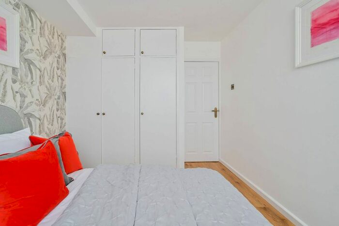 2 Bedroom Flat To Rent In Harrowby Street, Marylebone, London, W1H