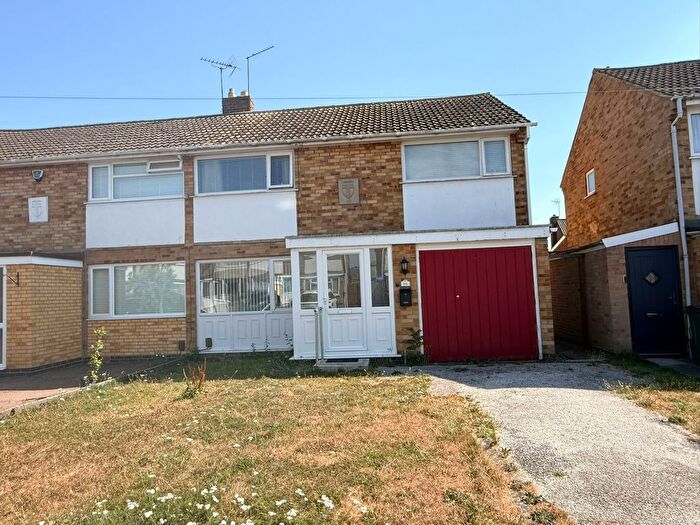 3 Bedroom Semi-Detached House For Sale In Briar Meads, Oadby, LE2