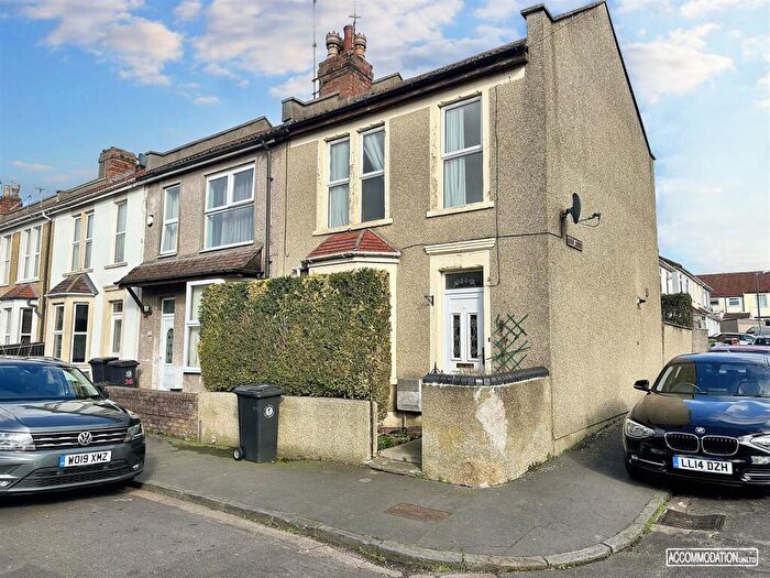 3 Bedroom End Of Terrace House To Rent In King Street, Kingswood, BS15