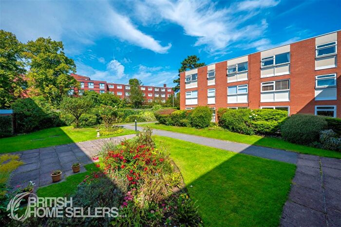 2 Bedroom Flat For Sale In Touchwood Hall Close, Solihull, West Midlands, B91