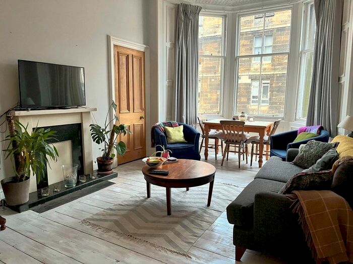 2 Bedroom Flat To Rent In Leslie Place, Edinburgh, EH4