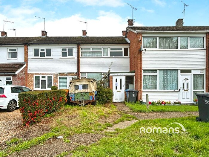 3 Bedroom Terraced House For Sale In Kingsway, Blackwater, Surrey, GU17