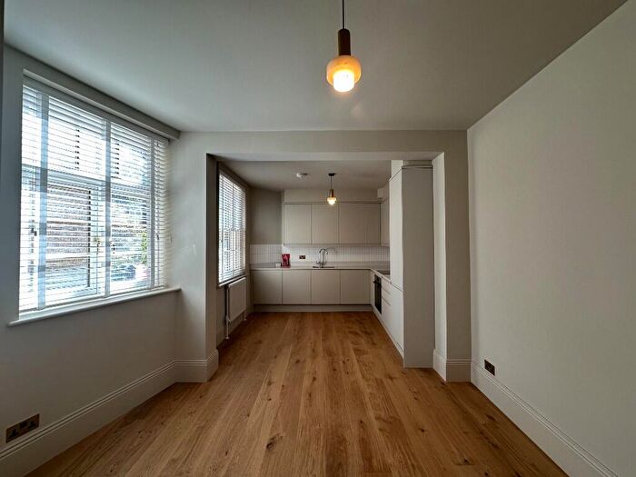 1 Bedroom Flat To Rent In Merrow Street, London, SE17