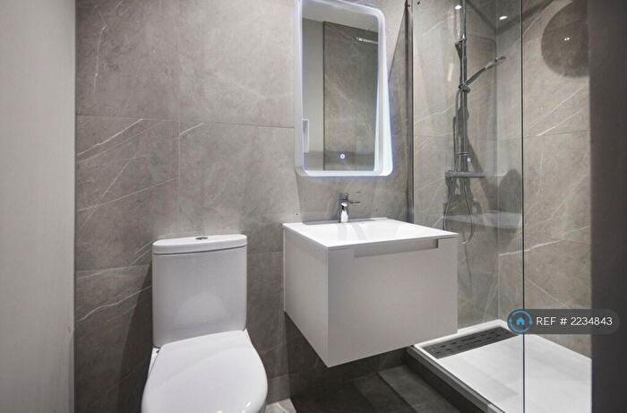 2 Bedroom Flat To Rent In Chuchill Way, Macclesfield, SK11