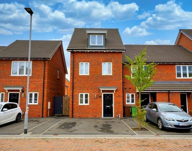 3 Bedroom Town House To Rent In Moore Way, Castleford, WF10