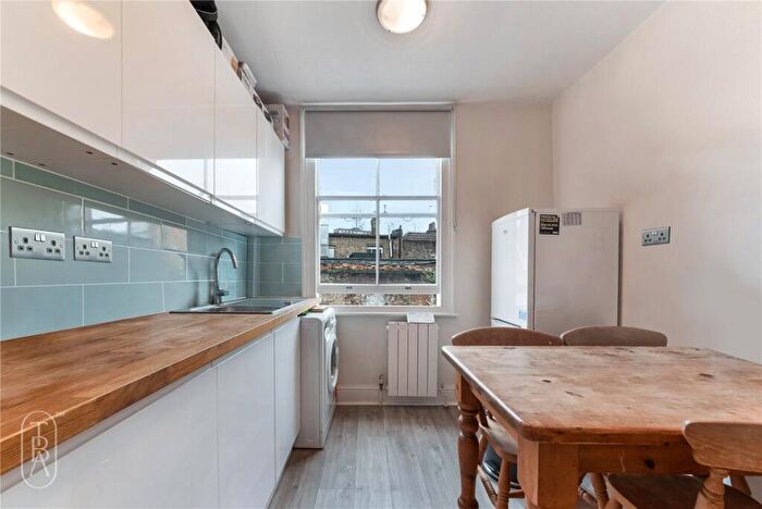 2 Bedroom Apartment To Rent In Sylvester Path, London, E8