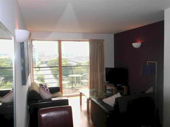 2 Bedroom Flat To Rent In Whitehall Waterfront, Riverside Way, Leeds, LS1