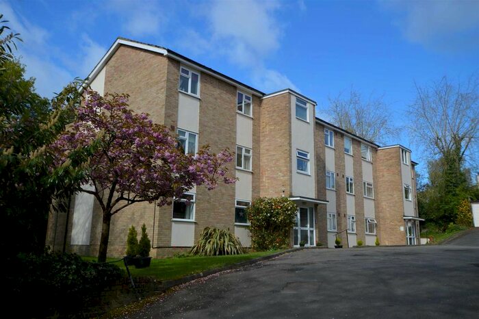 2 Bedroom Flat To Rent In Wells Close, Clarence Road, Tunbridge Wells, TN1