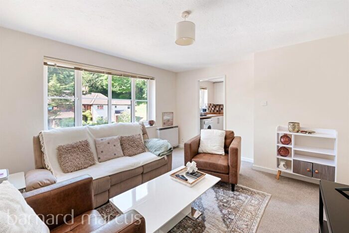 2 Bedroom Flat For Sale In Limeway Terrace, Dorking, RH4
