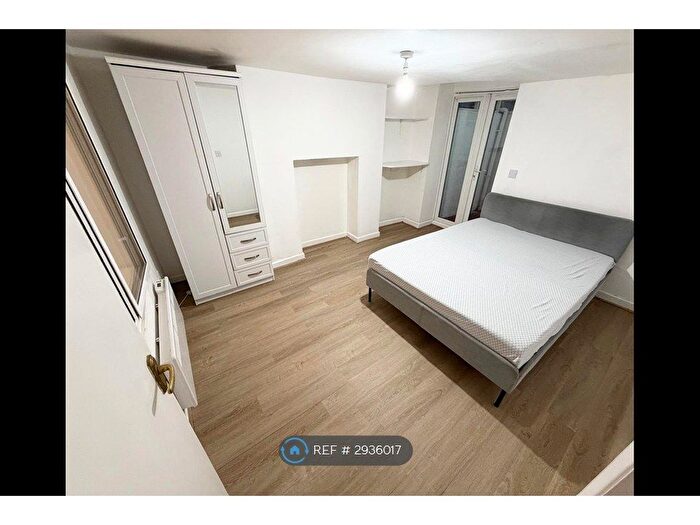 Studio To Rent In Milkwood Road, London, SE24